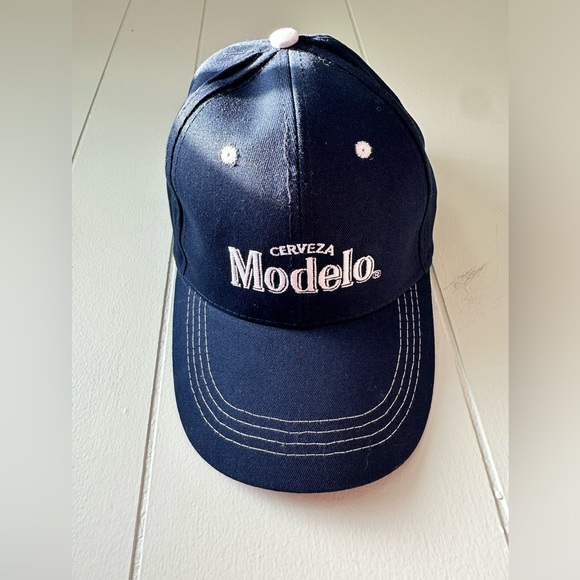 Modelo Hat - Picture 2 of 6